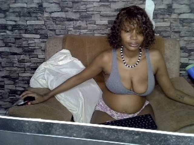 Lubicharm live cam on BongaCams
