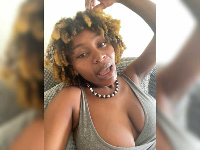 Lubicharm live cam on BongaCams