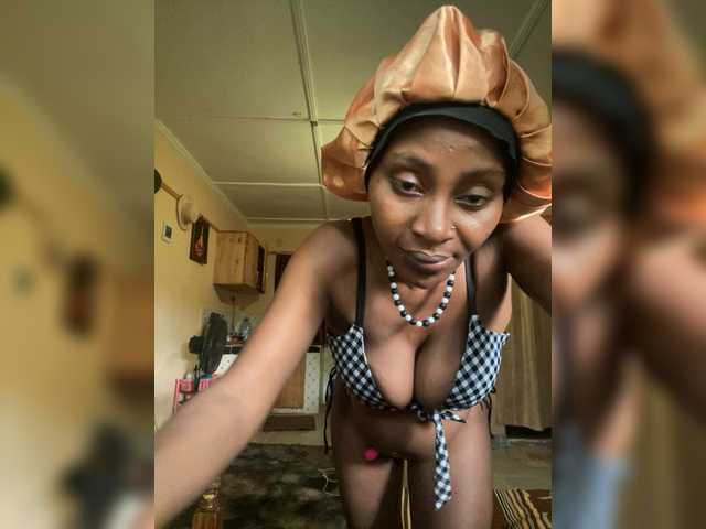 Lubicharm live cam on BongaCams