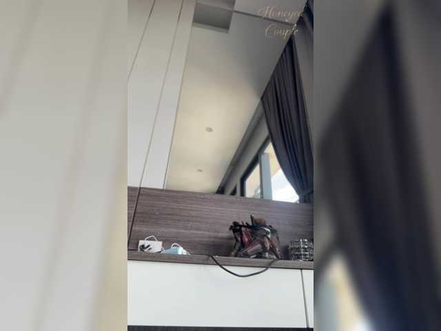 Honeyed_Couple