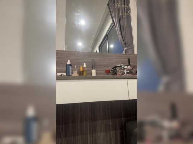 Honeyed_Couple