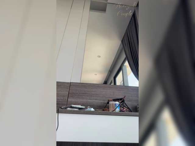 Honeyed_Couple