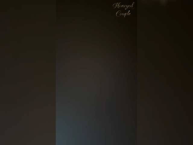 Honeyed_Couple