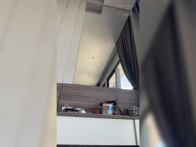 Honeyed_Couple