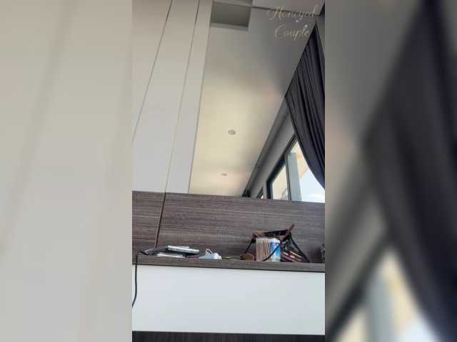 Honeyed_Couple