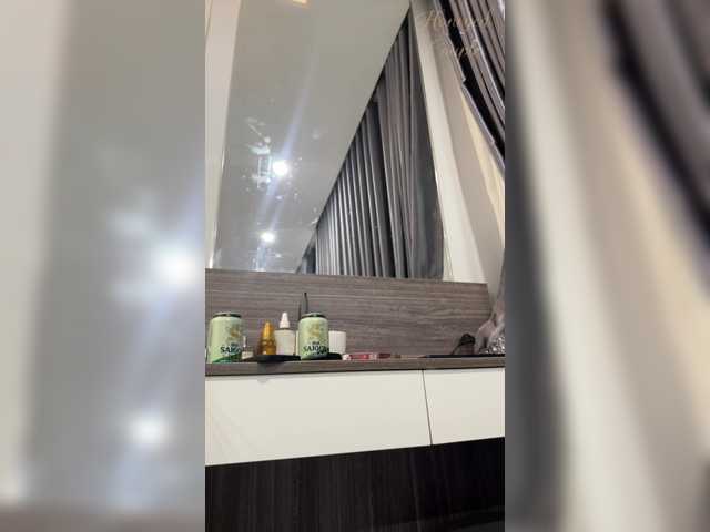 Honeyed_Couple