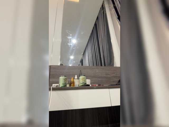 Honeyed_Couple