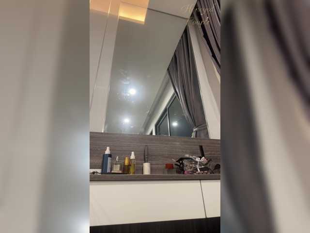 Honeyed_Couple