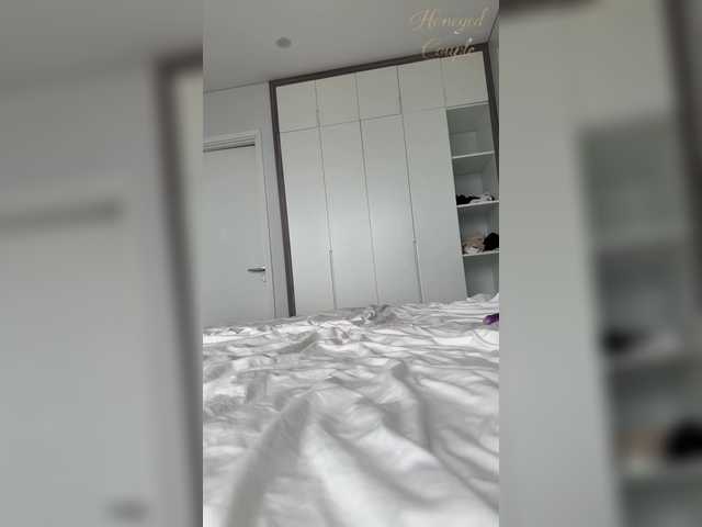 Honeyed_Couple