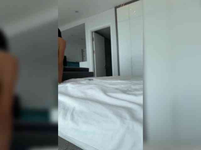 Honeyed_Couple