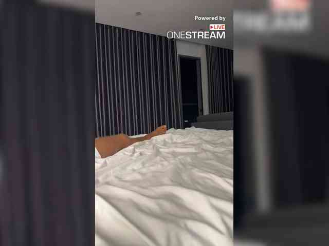 private live sex show HoneyedCouple8