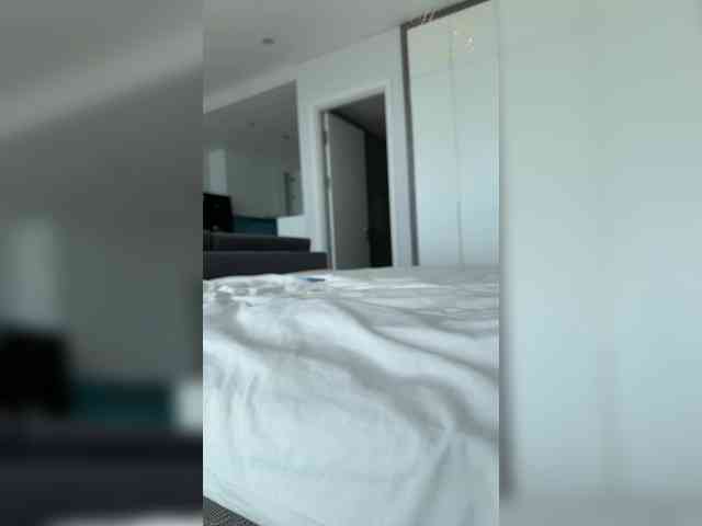 Honeyed_Couple