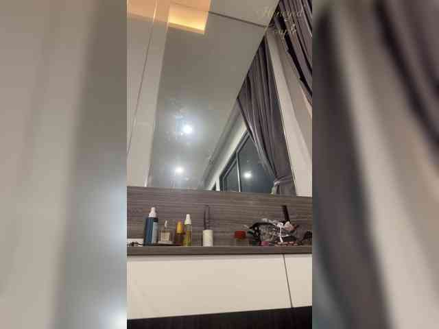 Honeyed_Couple