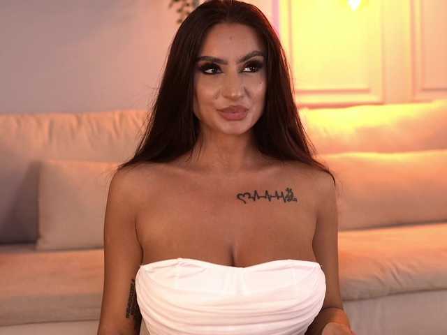 SiennaHays live cam on BongaCams