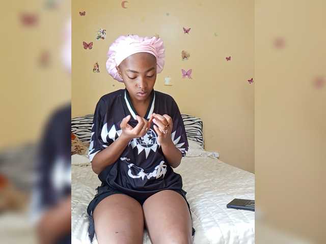 Chat with Prettyulenda live cam