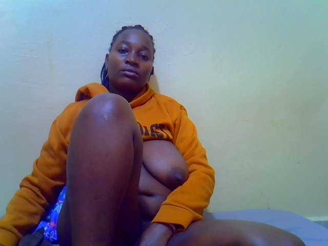 Molly-22 live cam on BongaCams