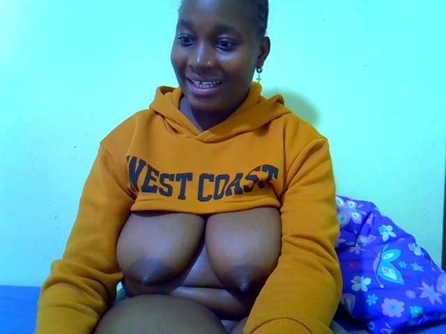 Molly-22 live cam on BongaCams