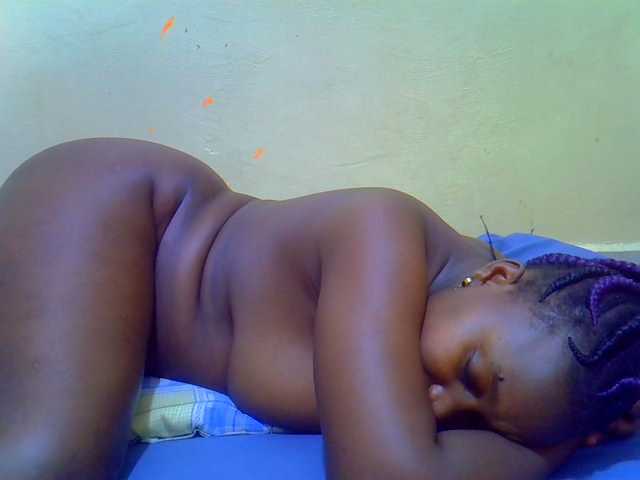 Molly-22, live now on BongaCams