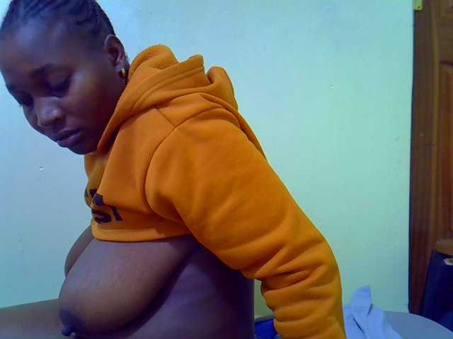 Molly-22 live cam on BongaCams