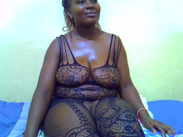 Molly-22 live cam on BongaCams