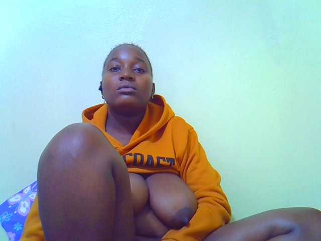 Molly-22 live cam on BongaCams