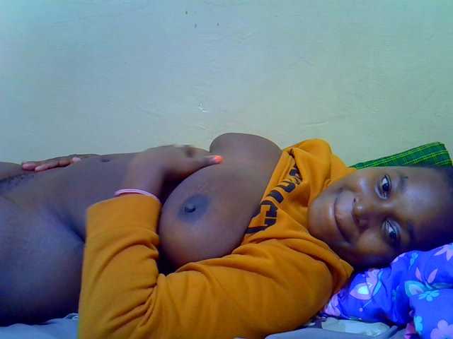 Molly-22 live cam on BongaCams