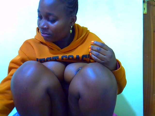 Molly-22 live cam on BongaCams