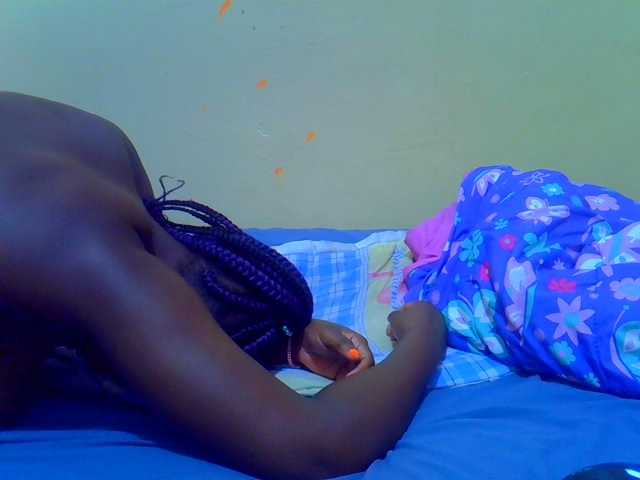 Molly-22, live now on BongaCams