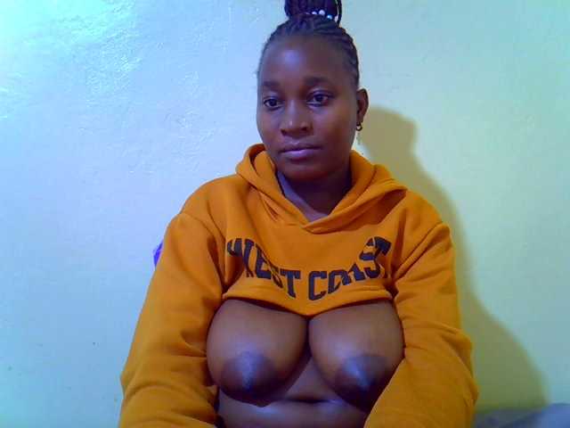 Molly-22 live cam on BongaCams