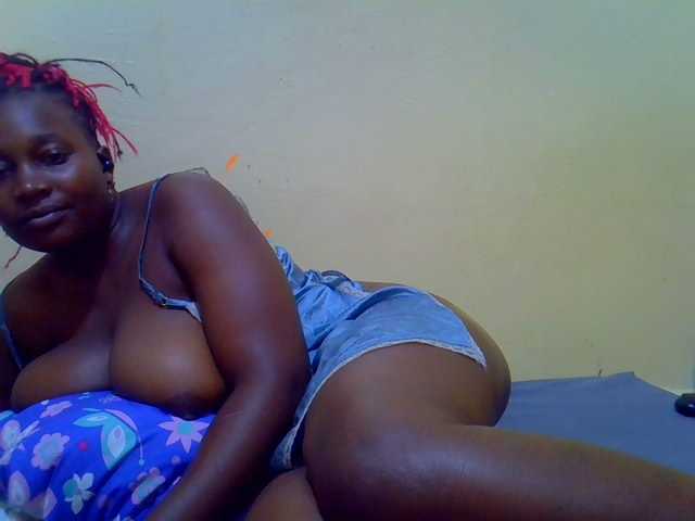 Molly-22 live cam on BongaCams