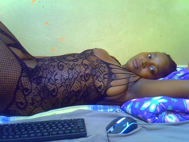Molly-22 live cam on BongaCams