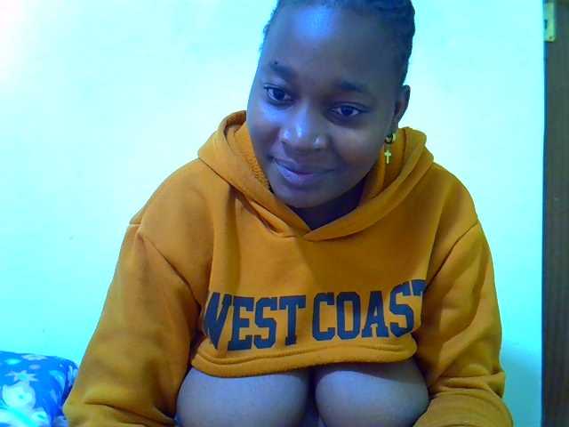 Molly-22 live cam on BongaCams