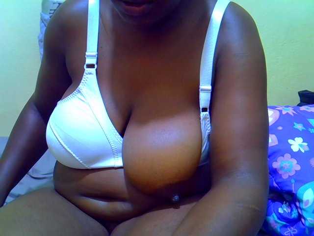 Molly-22 live cam on BongaCams