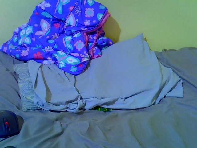 Molly-22 live cam on BongaCams