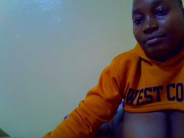 Molly-22 live cam on BongaCams