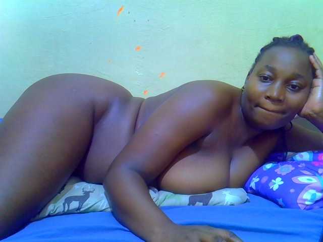 Molly-22, live now on BongaCams