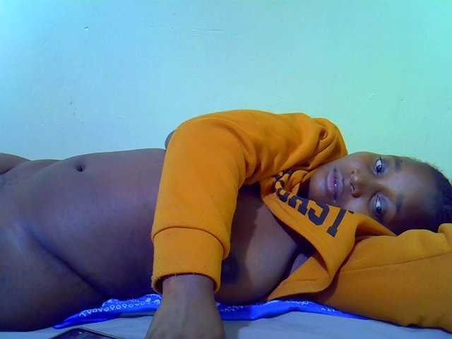 Molly-22 live cam on BongaCams
