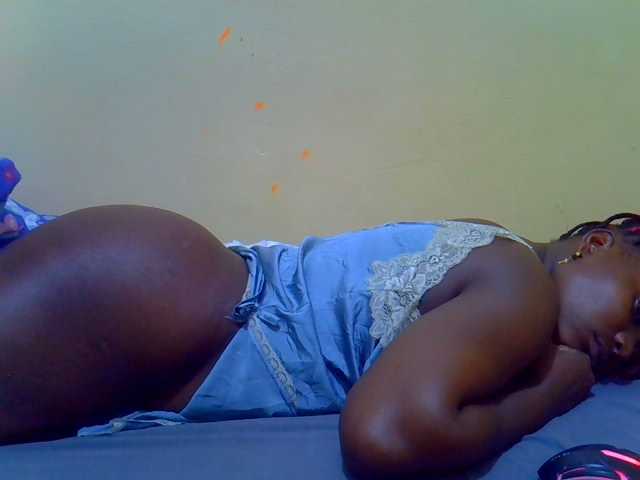 Molly-22 live cam on BongaCams