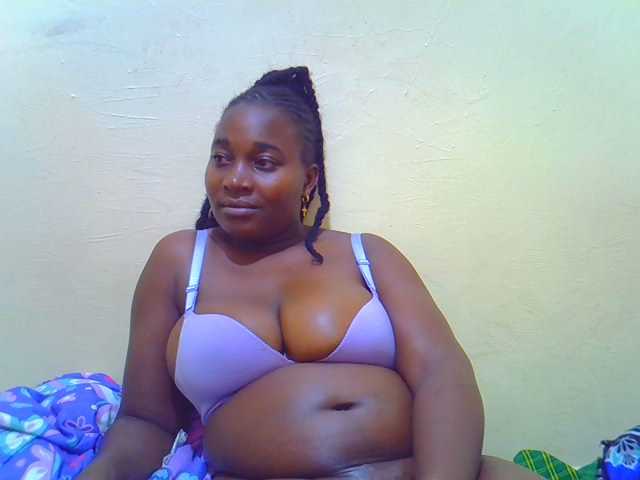Molly-22 live cam on BongaCams
