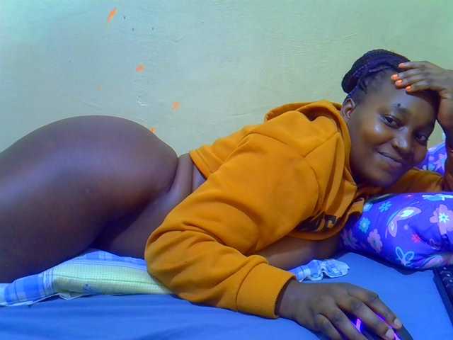 Molly-22 live cam on BongaCams