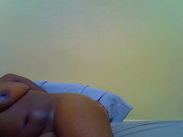 Molly-22 live cam on BongaCams