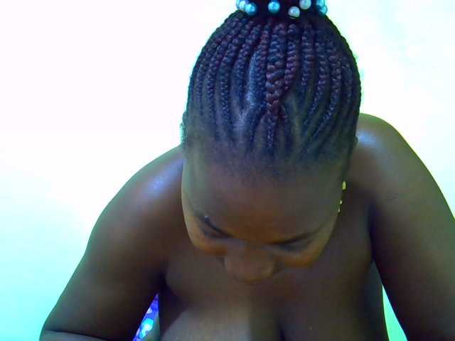 Molly-22 live cam on BongaCams