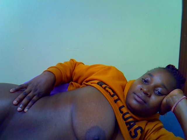 Molly-22 live cam on BongaCams