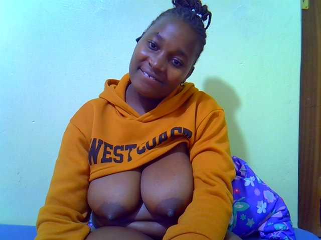 Molly-22 live cam on BongaCams