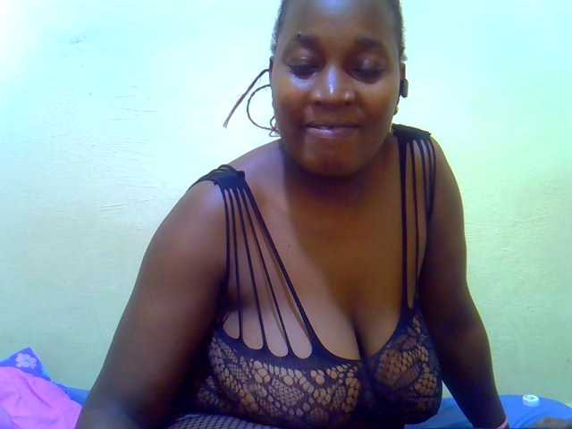 Molly-22 live cam on BongaCams