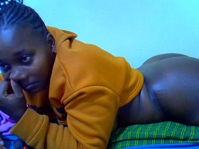 Molly-22 live cam on BongaCams
