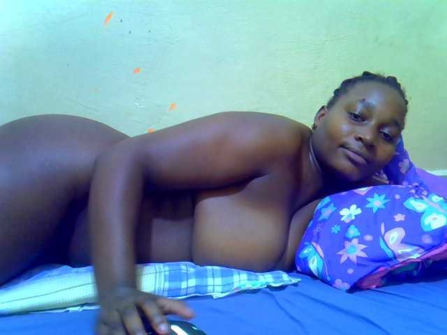 Molly-22, live now on BongaCams
