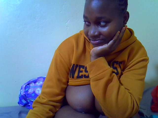 Molly-22 live cam on BongaCams