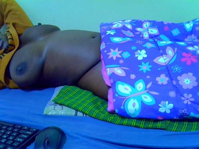 Molly-22 live cam on BongaCams