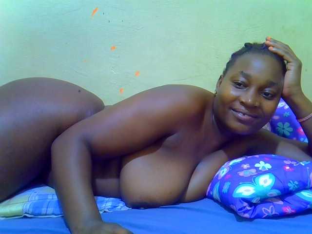 Molly-22, live now on BongaCams